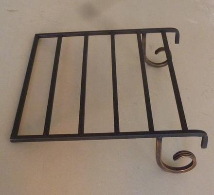 Полочка для мангала навесная