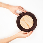 Деревянная плоская тарелка из древесины сибирского кедра. T205