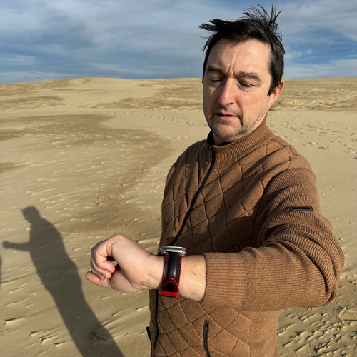 Ремешок для Apple Watch Ultra 49mm из кожи теленка черного цвета с красной строчкой