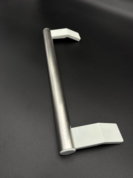 Ручка двери холодильника Bosch,Siemens (серебристо-белая) 310 мм