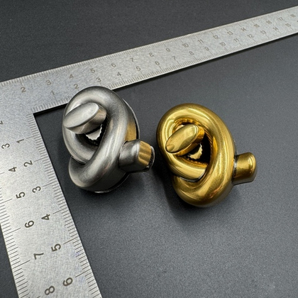 Поворотный замок для сумки