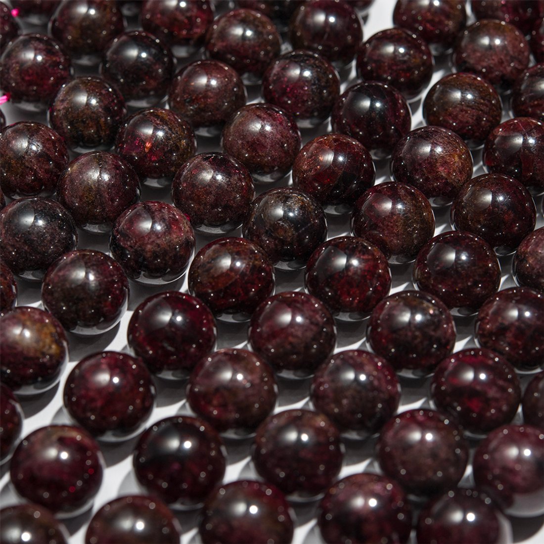 Гранат натуральный, бусины в форме шара 12,3мм