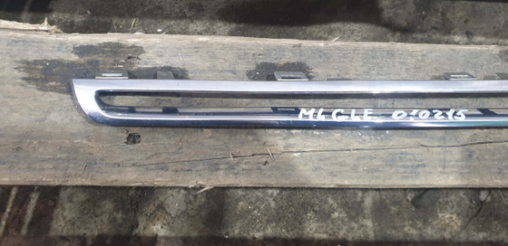 Молдинг решетки радиатора Mercedes GLE (W166) 15-18 Б/У Оригинал A1668881685