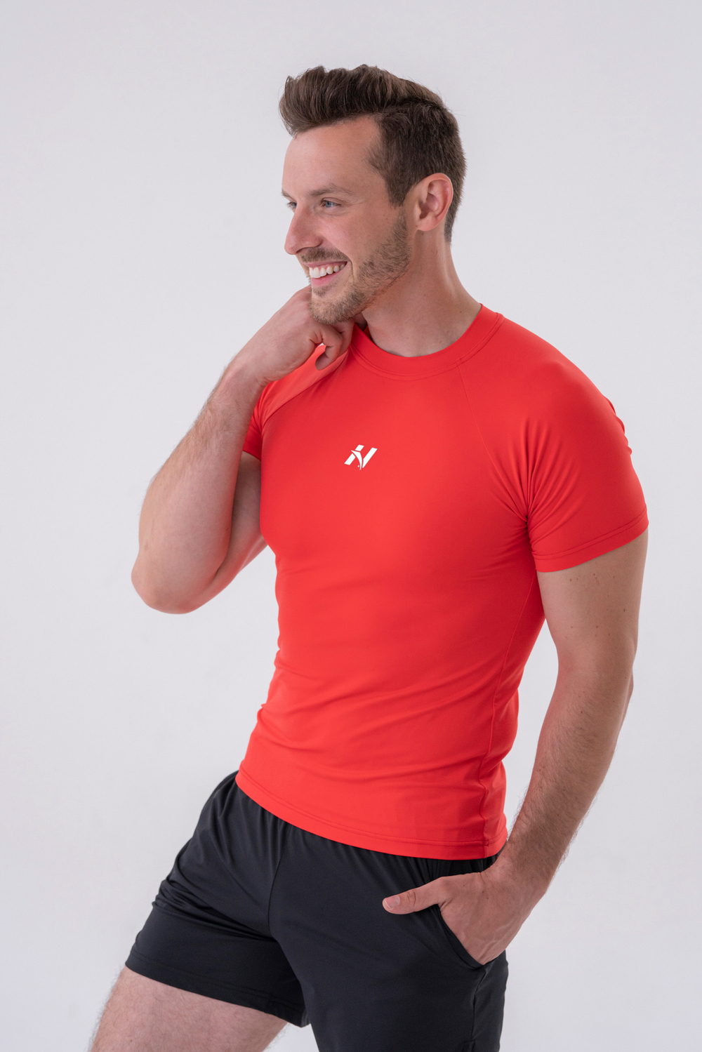 Мужская футболка Nebbia Functional Slim-fit T-shirt 324 Red