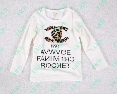 Лонгслив с леопардовой аппликацией и контрастными надписями