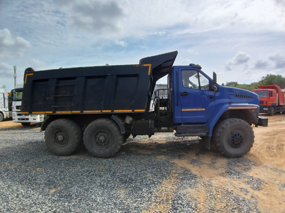 ПРОИЗВОДСТВЕННАЯ КОМПАНИЯ УНИВЕРСАЛЬНОЙ СПЕЦТЕХНИКИ 4679* на шасси Ural NEXT 5557 6x6 Самосвал 4679G