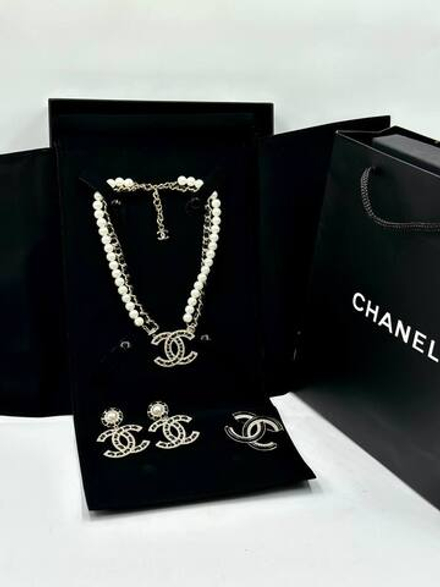 Брошь CHANEL