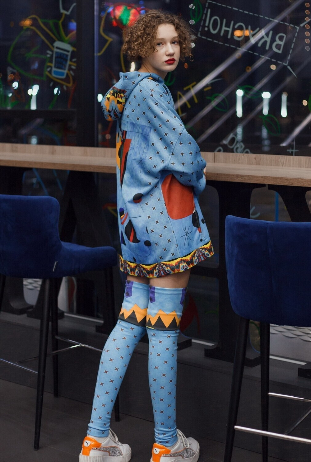 Худи "Миро синий", по мотивам абстрактной живописи Жоан Миро