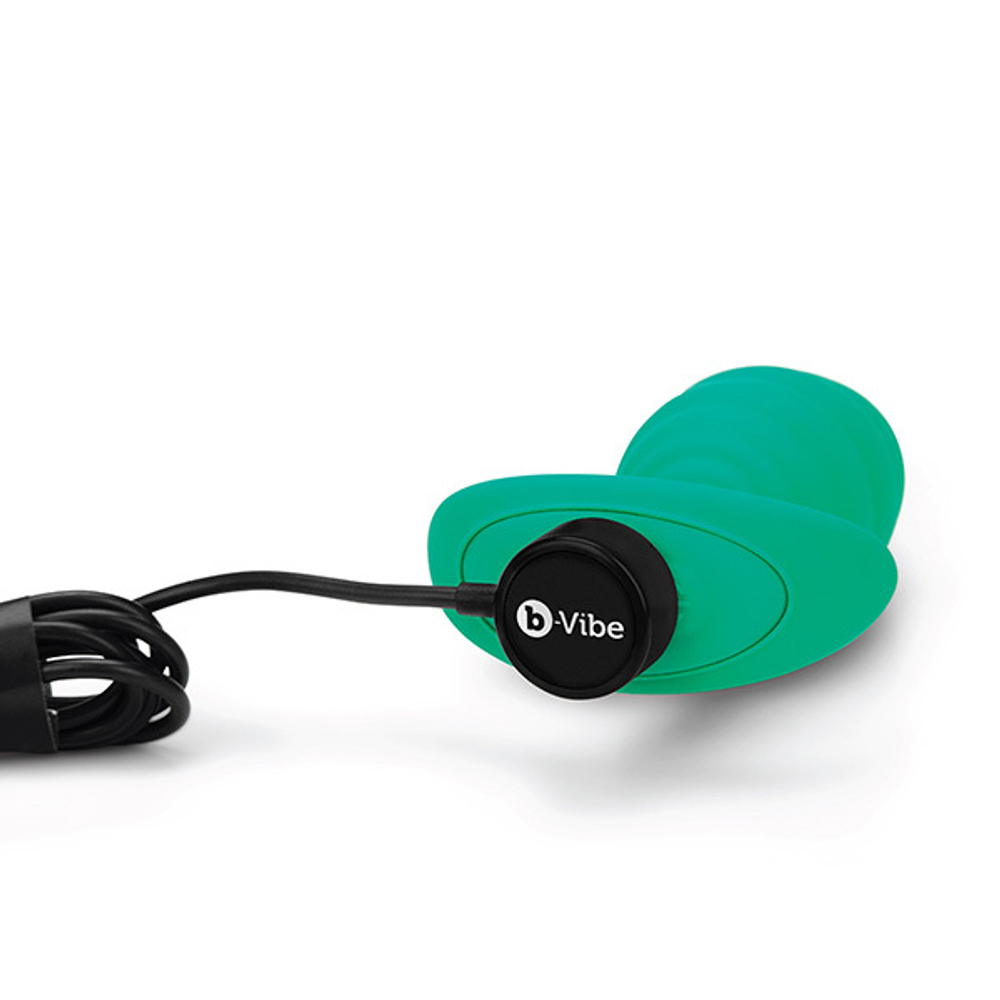 Ребристый текстурированный анальный плаг с вибрацией 15,4см b-Vibe Twist BV-022-GRN