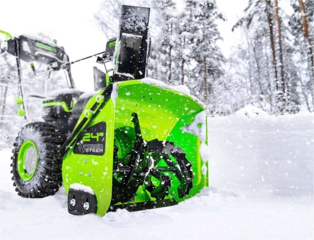 Снегоуборщик Greenworks GD82ST56, 82v, 61 см, в комплекте 3 шт. АКБ 2.5 А·ч и двойное ЗУ (самоходный ,аккумуляторный) 2602807U3А