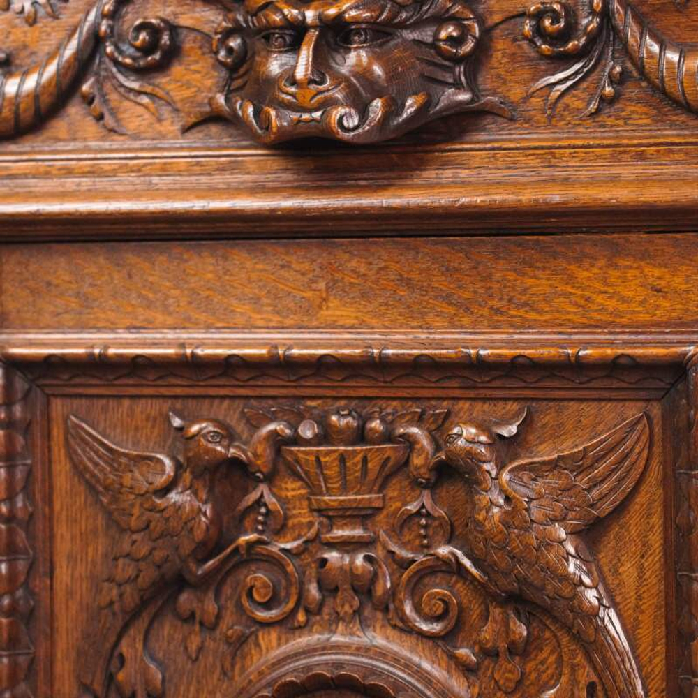 Резной комод