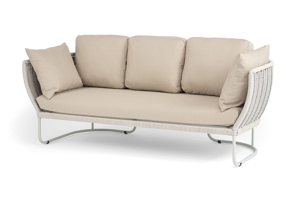 "Фиджи" диван 3-местный плетеный из роупа, каркас алюминий светло-серый (RAL7035) муар, роуп бежевый меланж круглый tex, ткань Mossle бежевая
