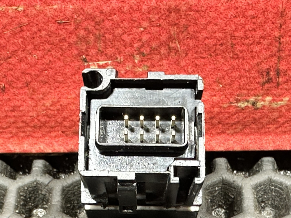 Кнопка антипробуксовочной системы