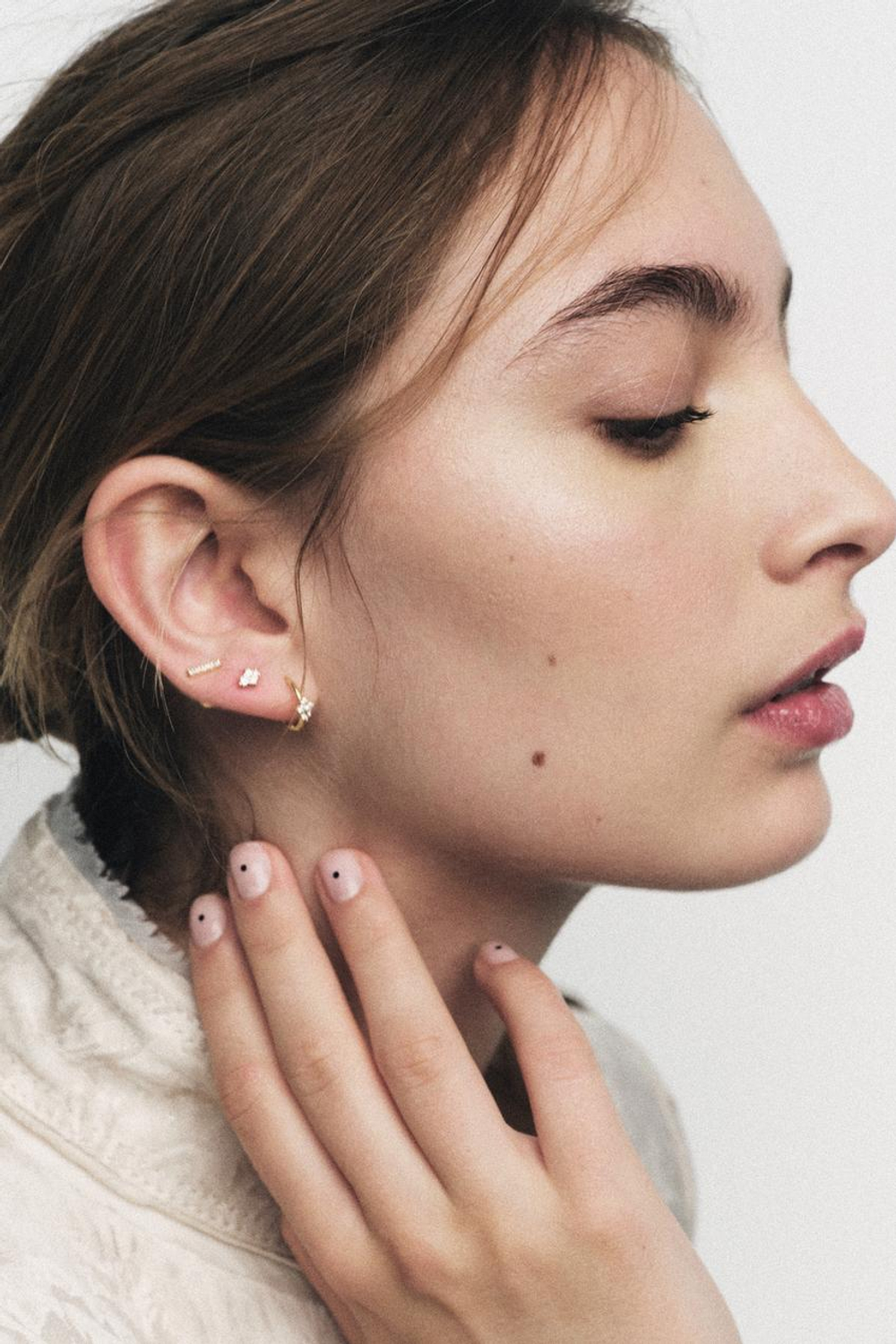 ZARA НАБОР ИЗ 3 МИНИМАЛИСТИЧНЫХ СЕРЕГ СО СТРАЗАМИ, ЗОЛОТИСТЫЙ