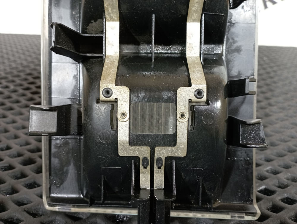 Плафон внутреннего освещения левый