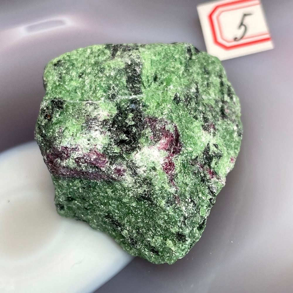 29523 Рубин Цоизит необработанный 39-52мм