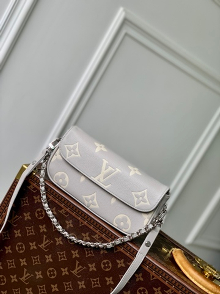 Louis Vuitton Ivy Wallet On Chain Bag