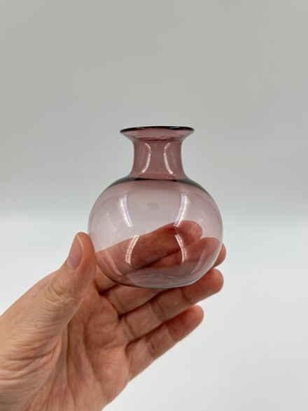 Миниатюрная фиолетовая ваза, Лауша