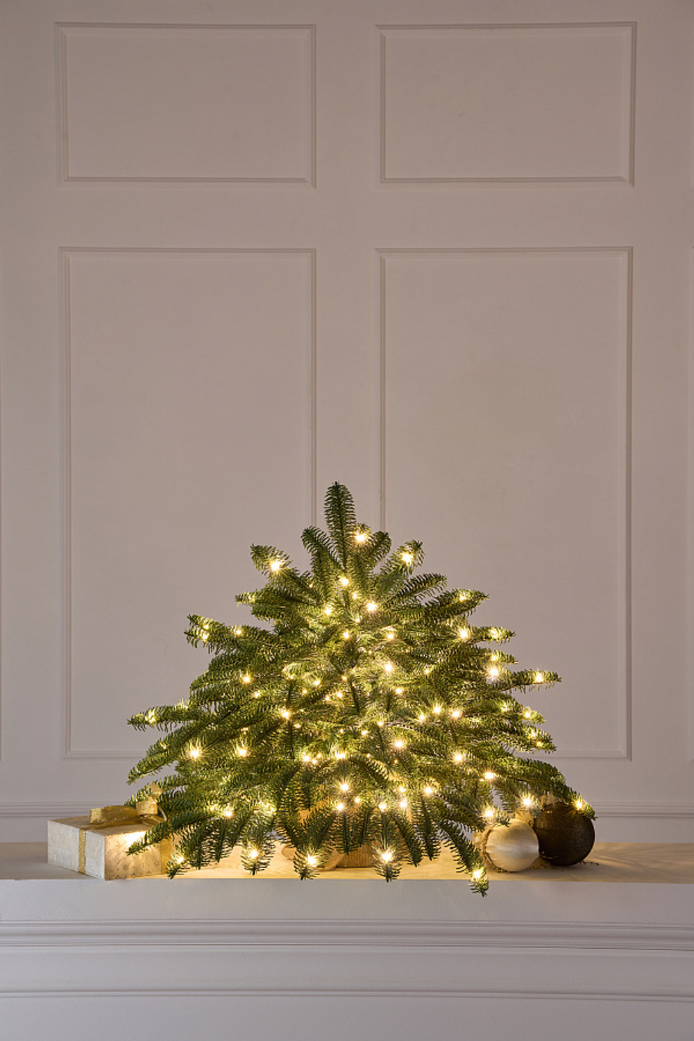 Ель искусственная настольная Датская с лампочками