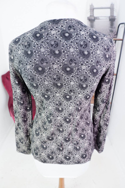 Блузка для романтичного акцента, визуально на 44 размер