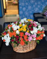 Кустовые розы микс в плетёной корзине "Colored Roses"