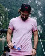 Футболка Never Boring