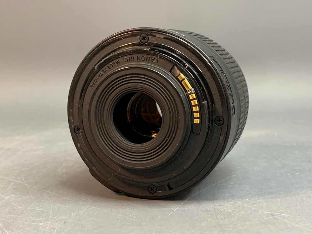 Canon 1100D kit 18-55mm 3.5-5.6 III 21.000 кадров