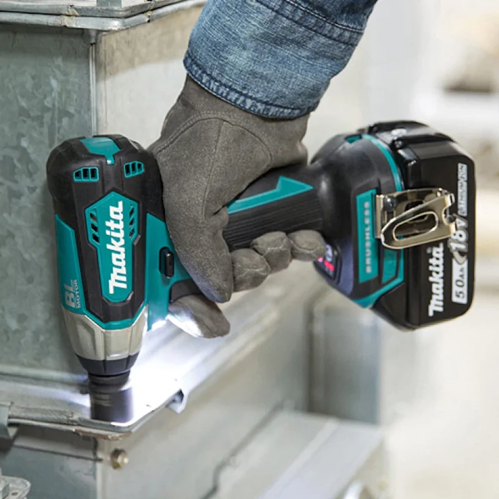 Makita DTW181RFE аккумуляторный гайковерт (2 x 3 Ач, ЗУ)