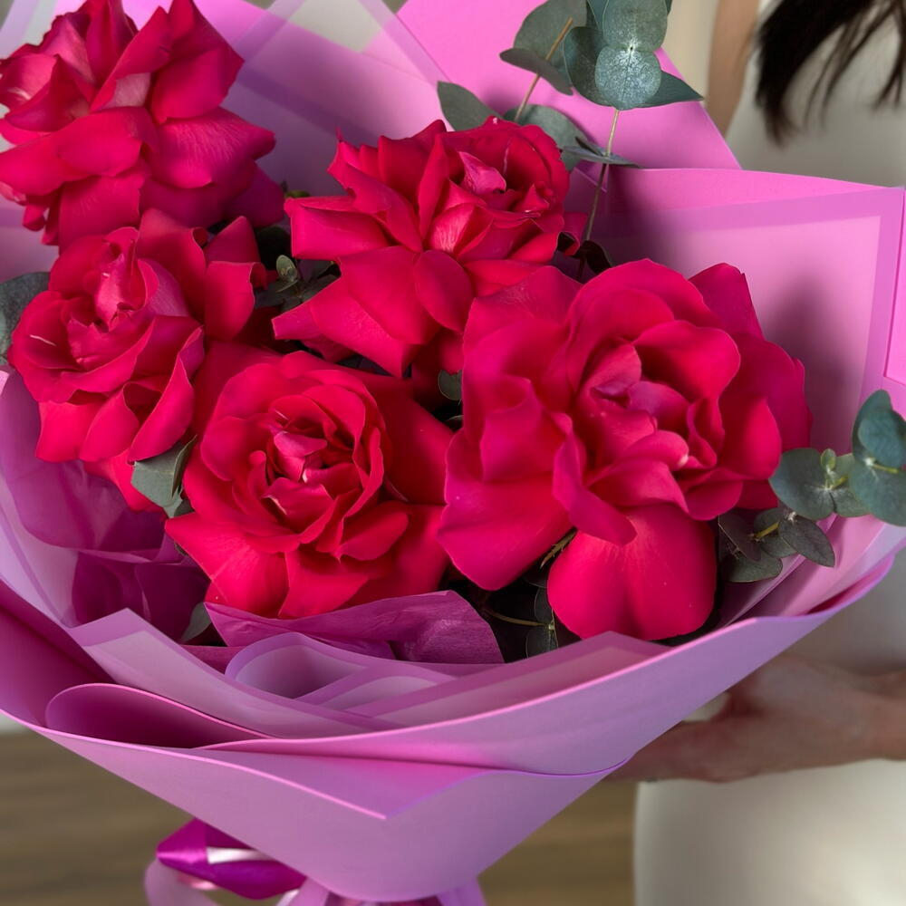 Розовые ажурные розы