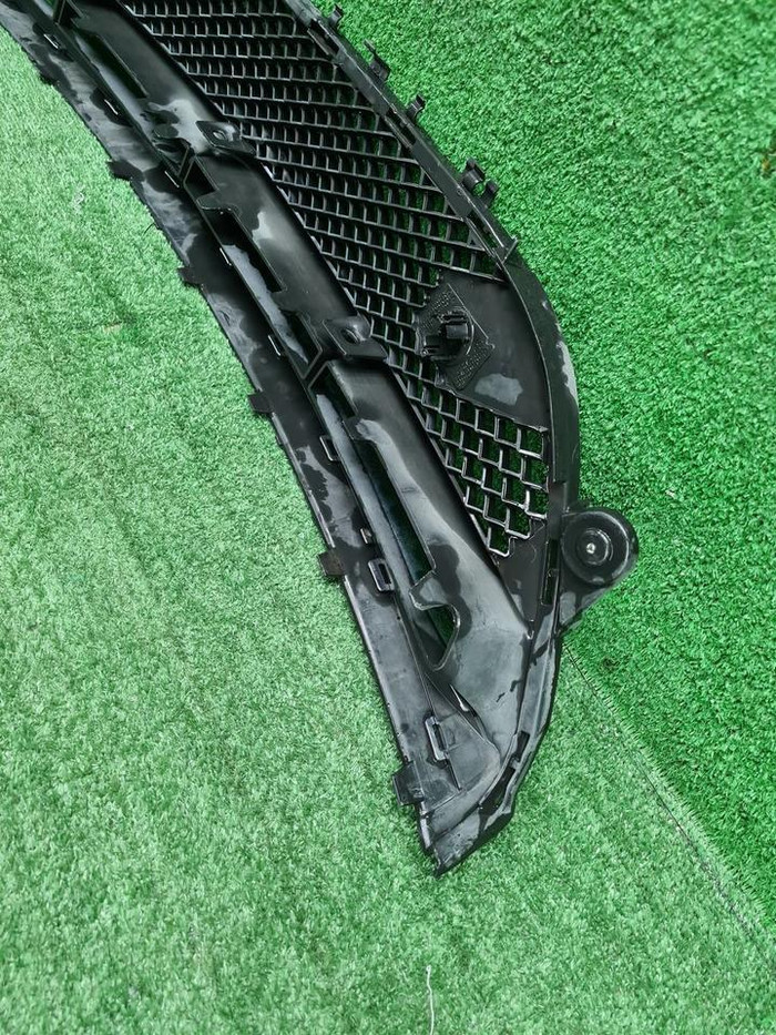 Решетка переднего бампера Mercedes E W213 (16-21)