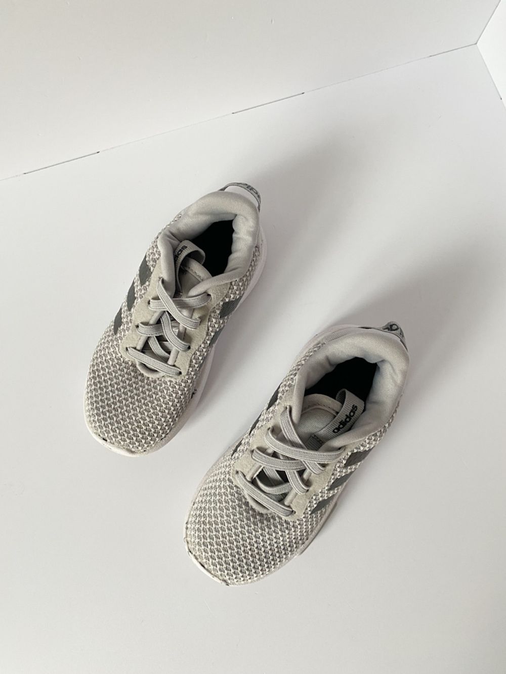 Кроссовки Adidas, 23