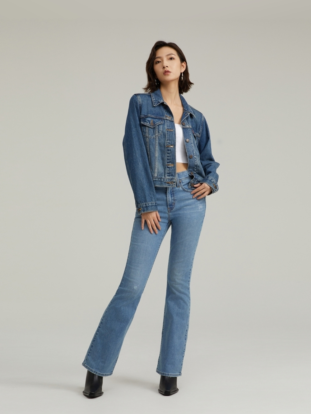 Женские джинсы клеш с завышенной талией Levi's 725 High Rise Bootcut 18759-0230