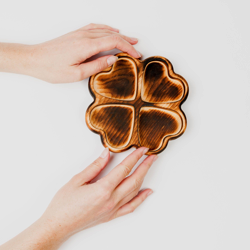 Деревянная менажница "Клевер" из кедра