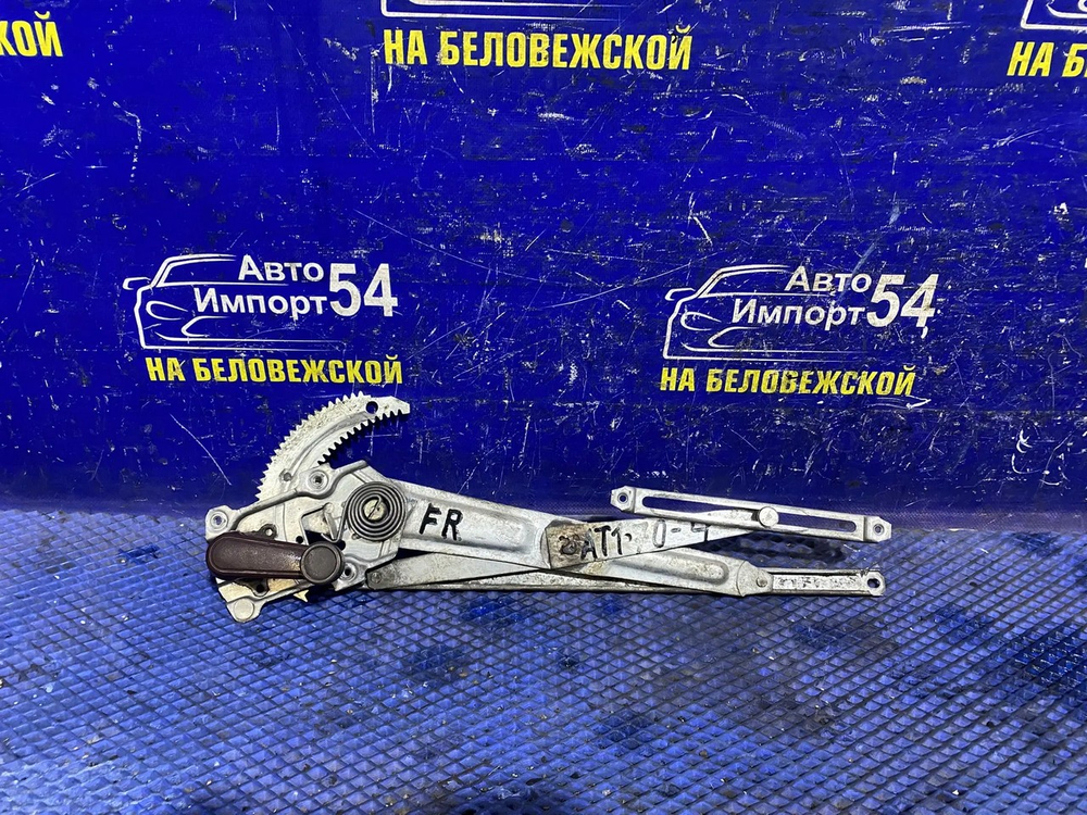 Стеклоподъемник передний правый TOYOTA CORONA 1988