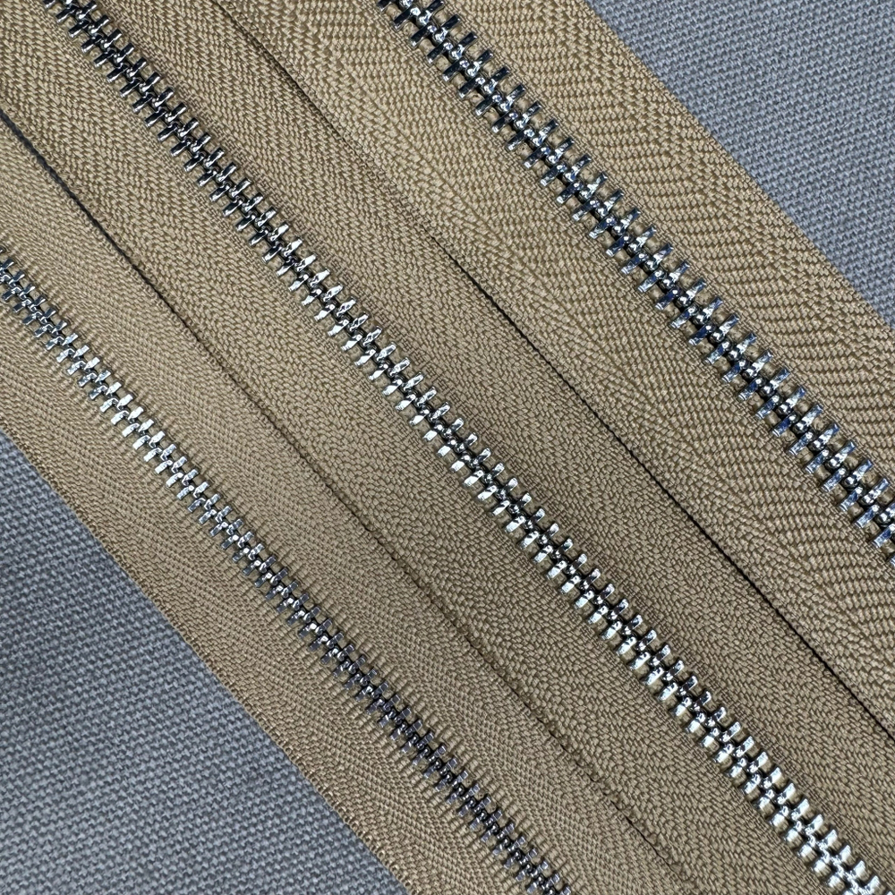 Молния YKK #5, никель, Япония.