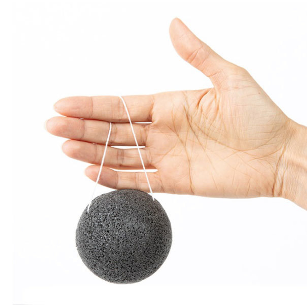 Спонж для умывания конняку с древесным углем TRIMAY Charcoal Konjac Sponge