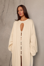 Джемпер-платье с вырезом на груди