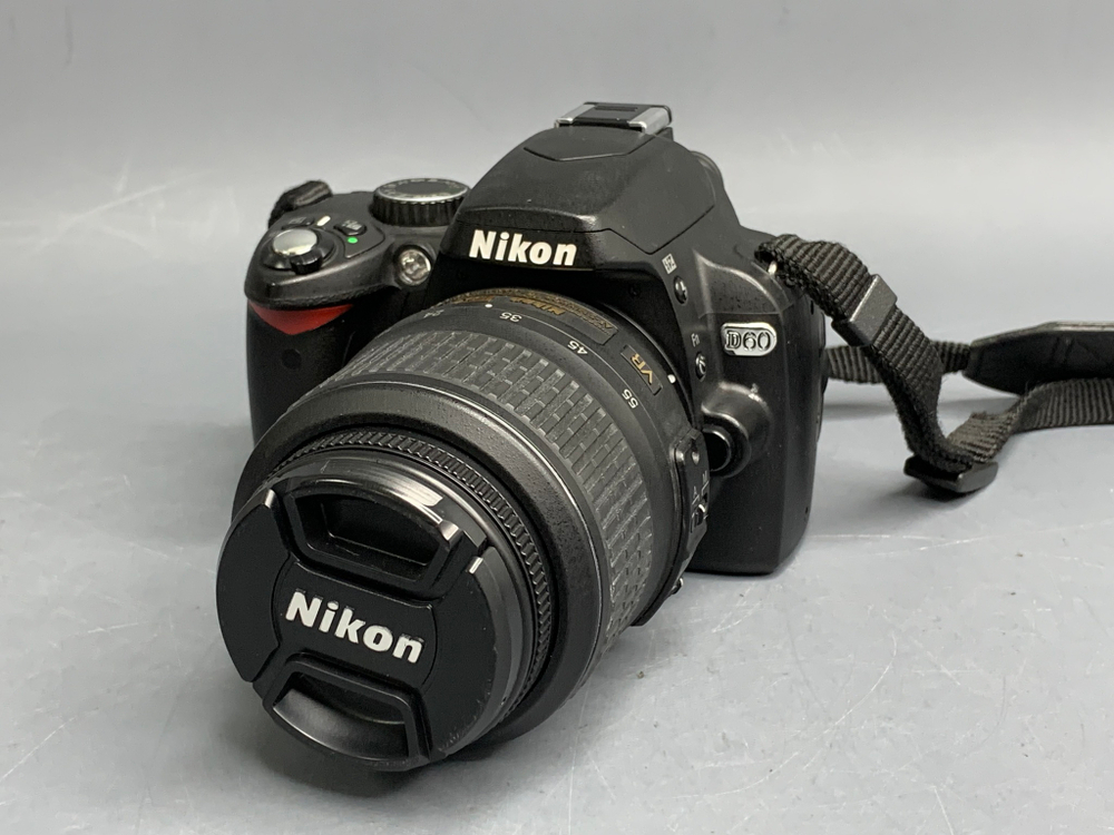 Nikon D60 Kit 18-55mm 2030 кадров