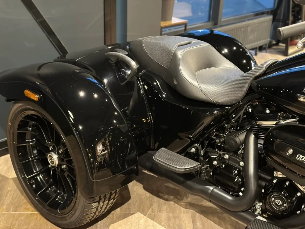 Harley-Davidson Freewheeler Black/Black 2023