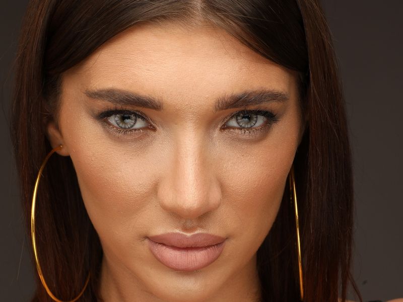 Искусство преображения: как подобрать линзы под свой цвет глаз