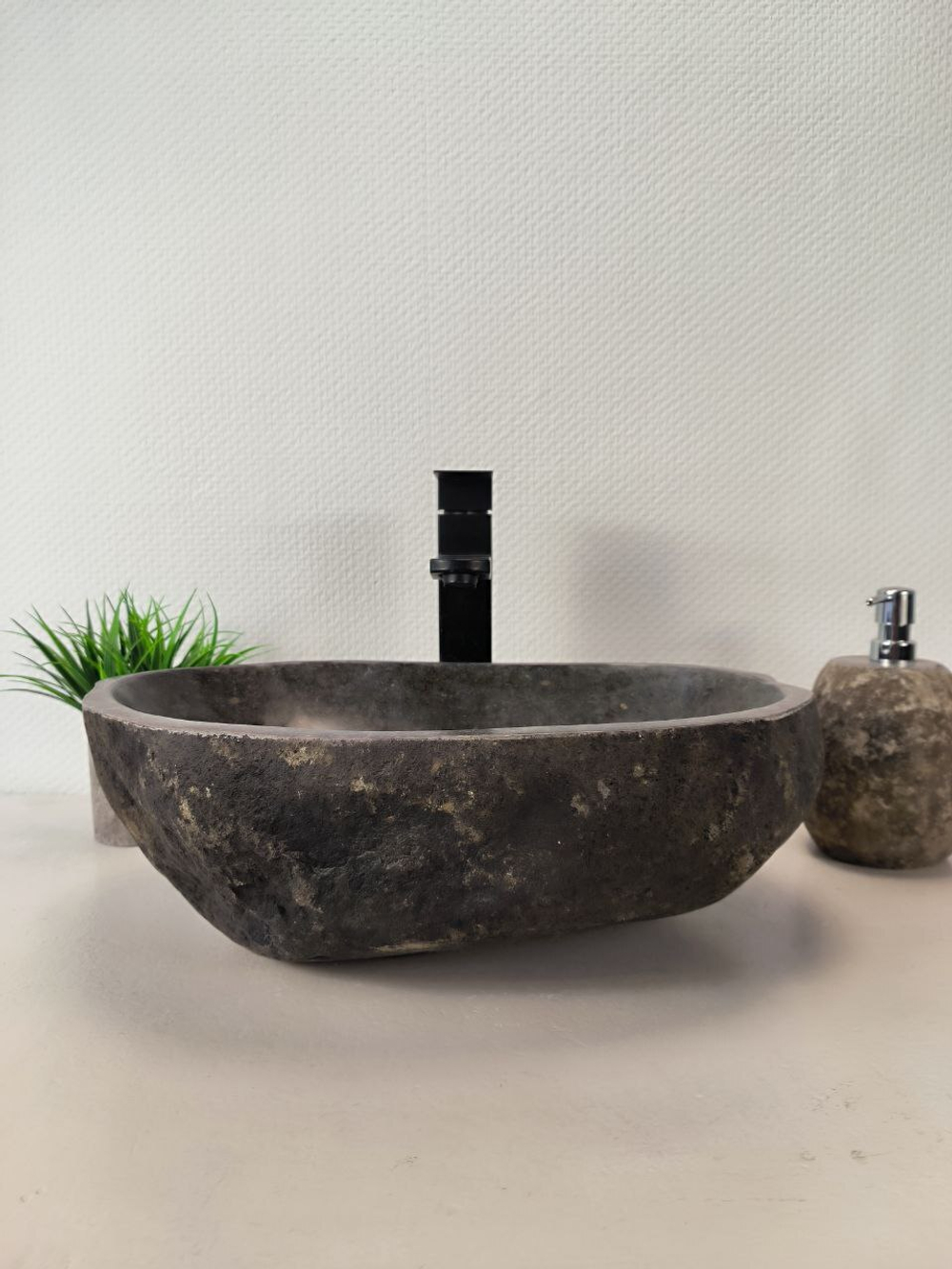 Раковина из речного камня RS-66001 46х30х15 из натурального камня