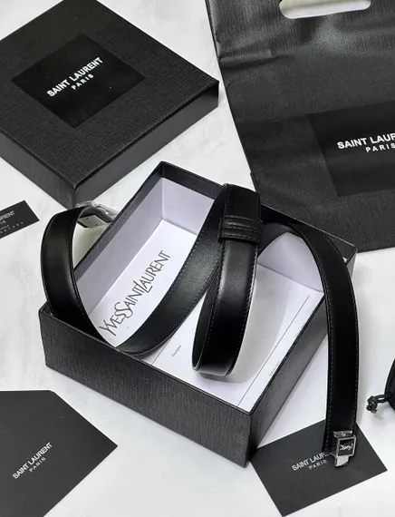 Ремень Saint Laurent с пряжкой CHARNIERE из гладкой кожи, чёрный