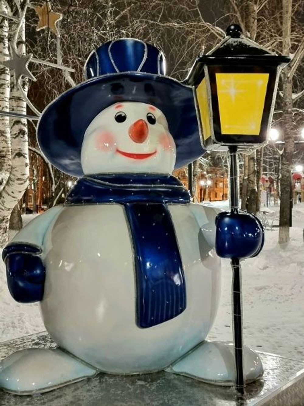 Уличная фигура "Снеговик с фонарем"
