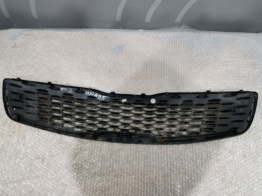 Решетка радиатора Kia Cerato 3 (YD)  Б/У Оригинал 86352A7810