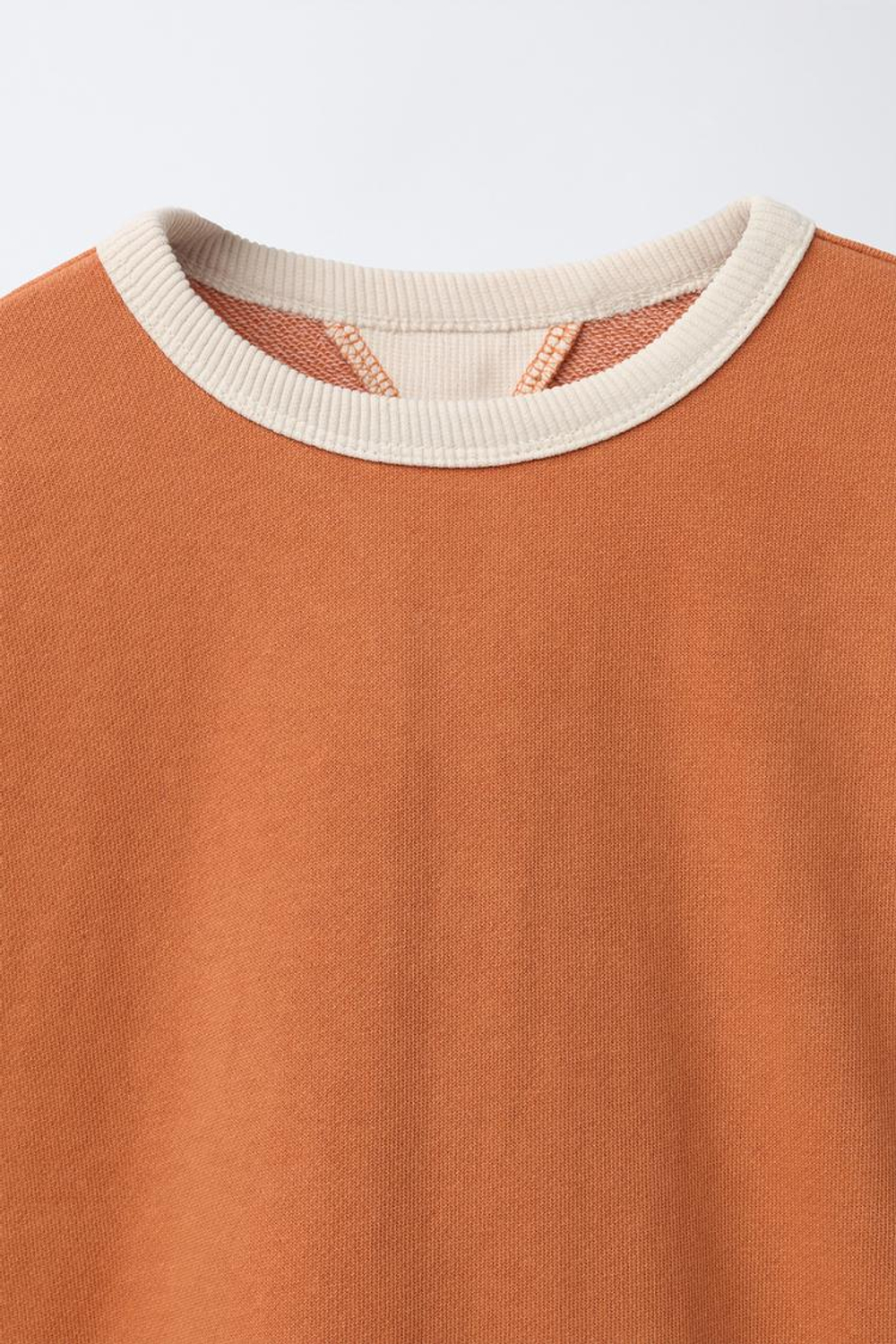 ZARA ТОЛСТОВКА С КОНТРАСТНЫМ ВОРОТНИКОМ И ДЕКОРАТИВНЫМИ ШВАМИ, ОРАНЖЕВЫЙ