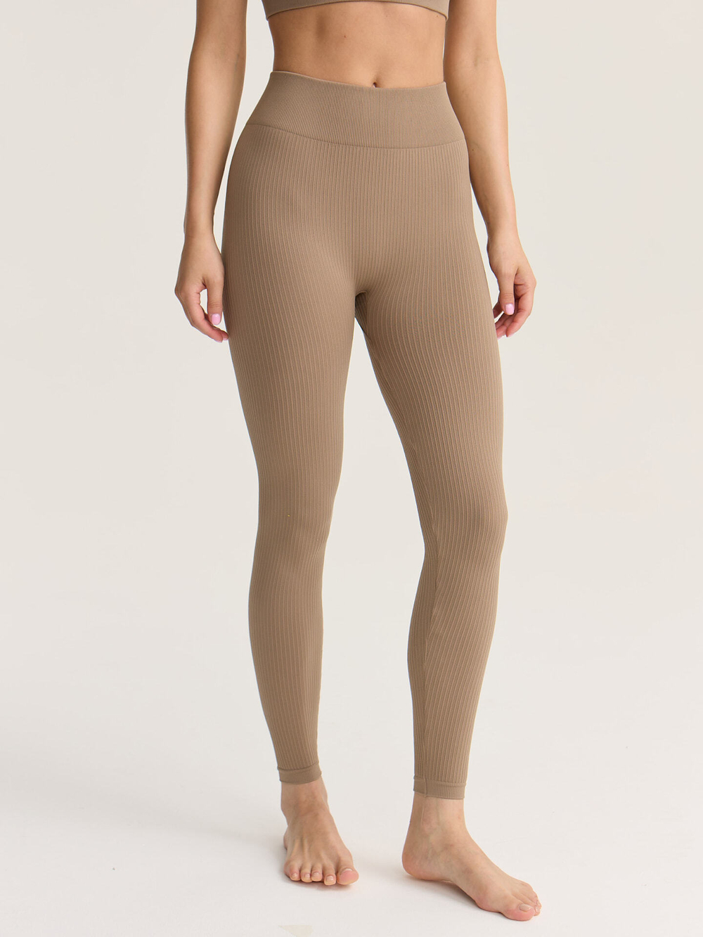 Бесшовные легинсы с высокой посадкой в рубчик