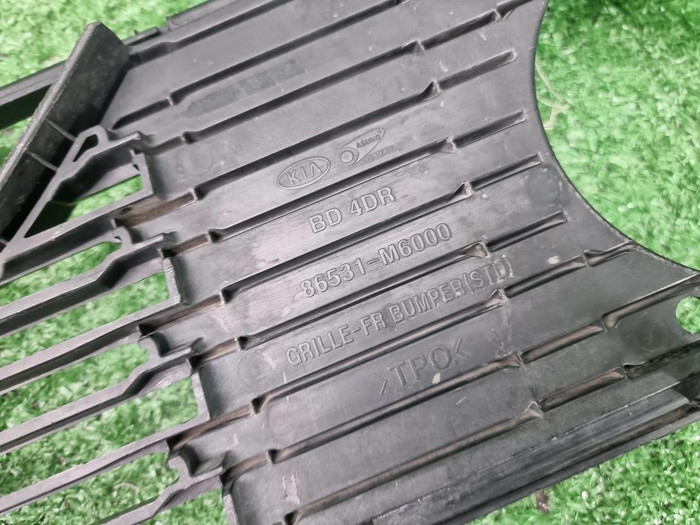 Решетка переднего бампера Kia Cerato 4 (2018-2021)