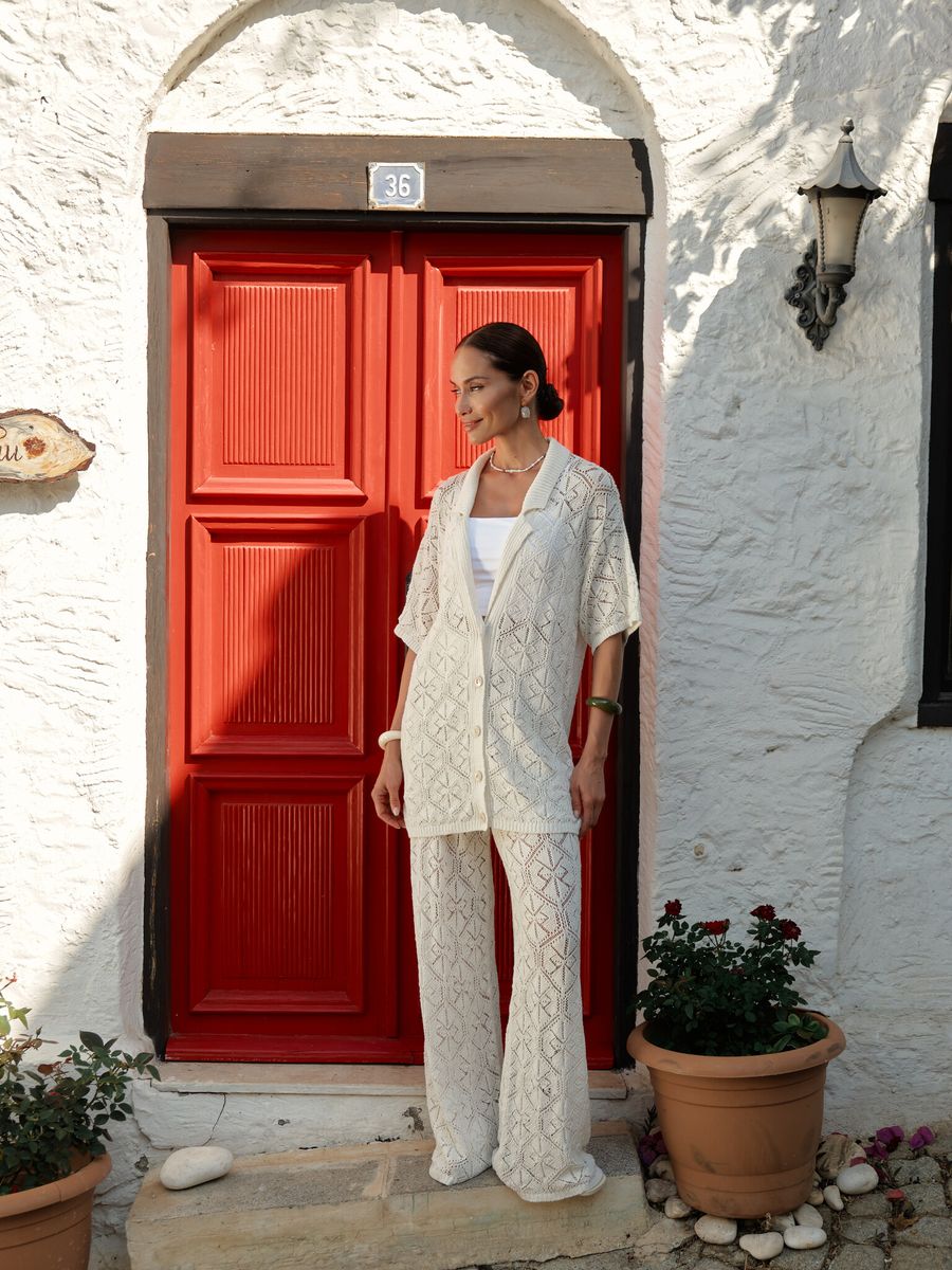 Костюм ажурной вязки с брюками молочный