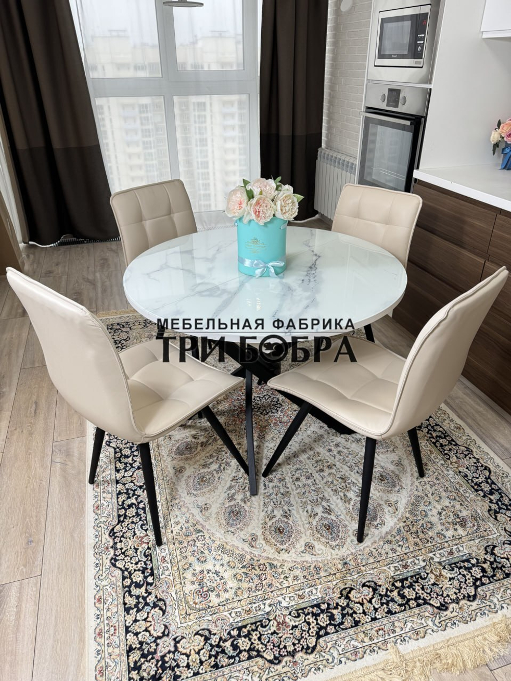 Круглый стеклянный раздвижной стол "Серый мрамор 262" и стулья "ГУЧИ" ваниль