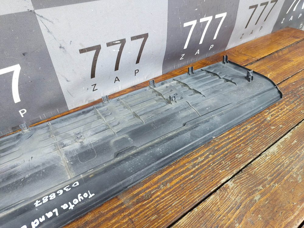 Накладка заднего бампера Toyota Land Cruiser 200 07-21 Б/У Оригинал 5216260040